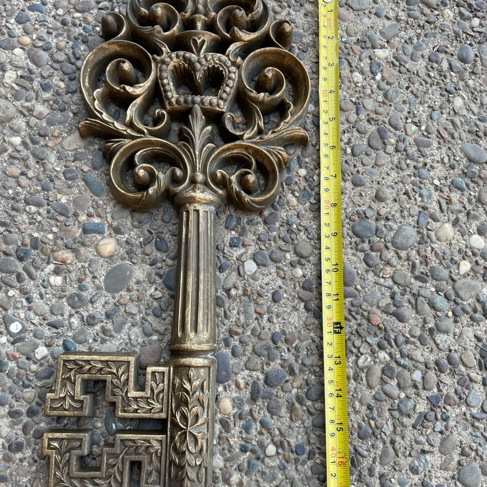 Vintage Ornate Gold Key Wall Art Plaque Crown Scroll Hollywood Regency 18”